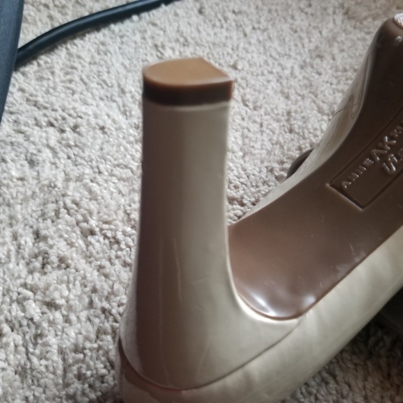 AnneAKKlein iflex Nude Patent Leather Round Toe - Picture 5 of 7